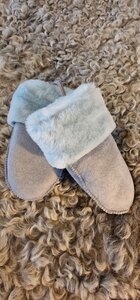 SHEEPSJOP BABYWANTEN LEER MET LAMSVACHT VOERING UNISEX 0-12 MAANDEN MET KOORD N02