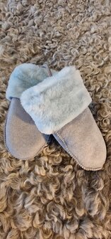 SHEEPSJOP BABYWANTEN LEER MET LAMSVACHT VOERING UNISEX 0-12 MAANDEN MET KOORD N02