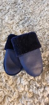 SHEEPSJOP BABYWANTEN LEER MET LAMSVACHT VOERING UNISEX 0-12 MAANDEN MET KOORD N04