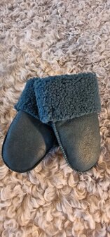 SHEEPSJOP BABYWANTEN LEER MET LAMSVACHT VOERING UNISEX 0-12 MAANDEN MET KOORD N06