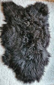 Black Beauty IJslands schapenvacht 132x84 donkerbruin/zwart 
