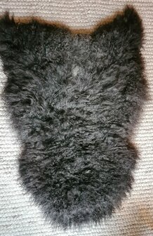 Melerade schapenvacht in prachtige donkere grijstinten 120x86 grijs/donkergrijs