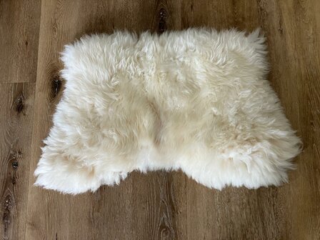 Klein langharig schapenvacht creme / wit zeer dikke kwaliteit 74x47