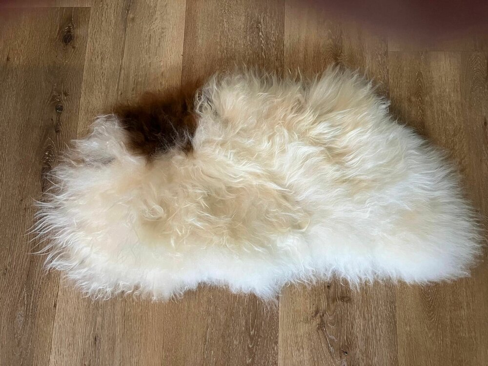 Klein IJslands langharig schapenvachtje, creme rood bruin 83x49