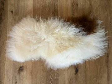 Klein IJslands langharig schapenvachtje, creme rood bruin 90x45